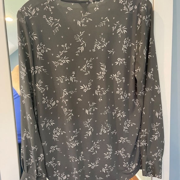 Long sleeved V-neck blouse - Picture 3 of 3